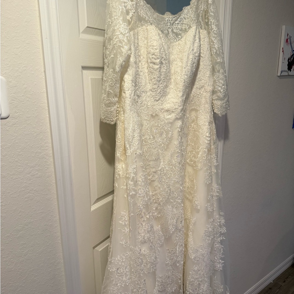 Elegant Lace Wedding Dress